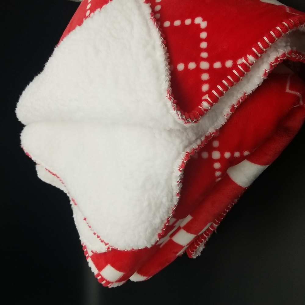 PINK Victoria's Secret "PINK" Red & White Holiday Tree & Dog Sherpa Blanket - Picture 3 of 5